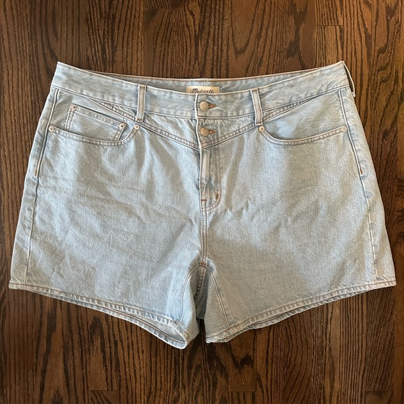 Madewell Plus Mom Jean Mid-Length Denim Shorts - Picture 2 of 9